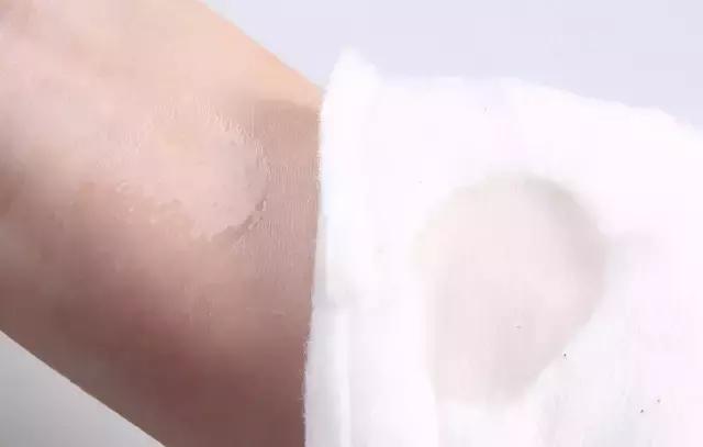 卸妆油卸妆膏卸妆水哪个不伤皮肤,卸妆油卸妆膏哪个用得慢