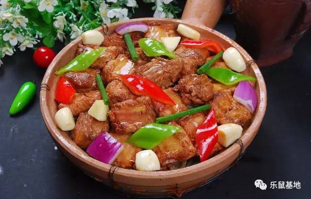 尽管经历了千百年,但你依然不能抵挡砂锅的醇香诱惑