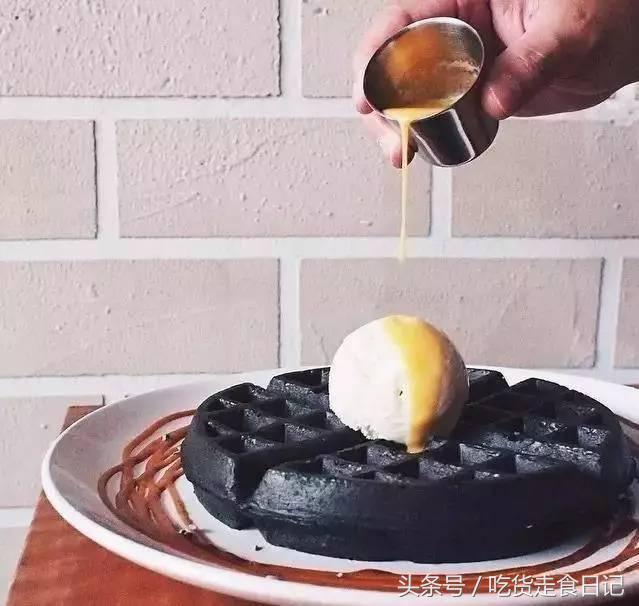 这款黑汉堡，颠覆了汉堡的认识，竟然找来TFboys代言？！