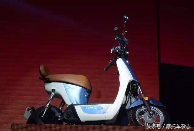 老款五羊本田125摩托车新车视频,2022年五羊本田佳御新车发布