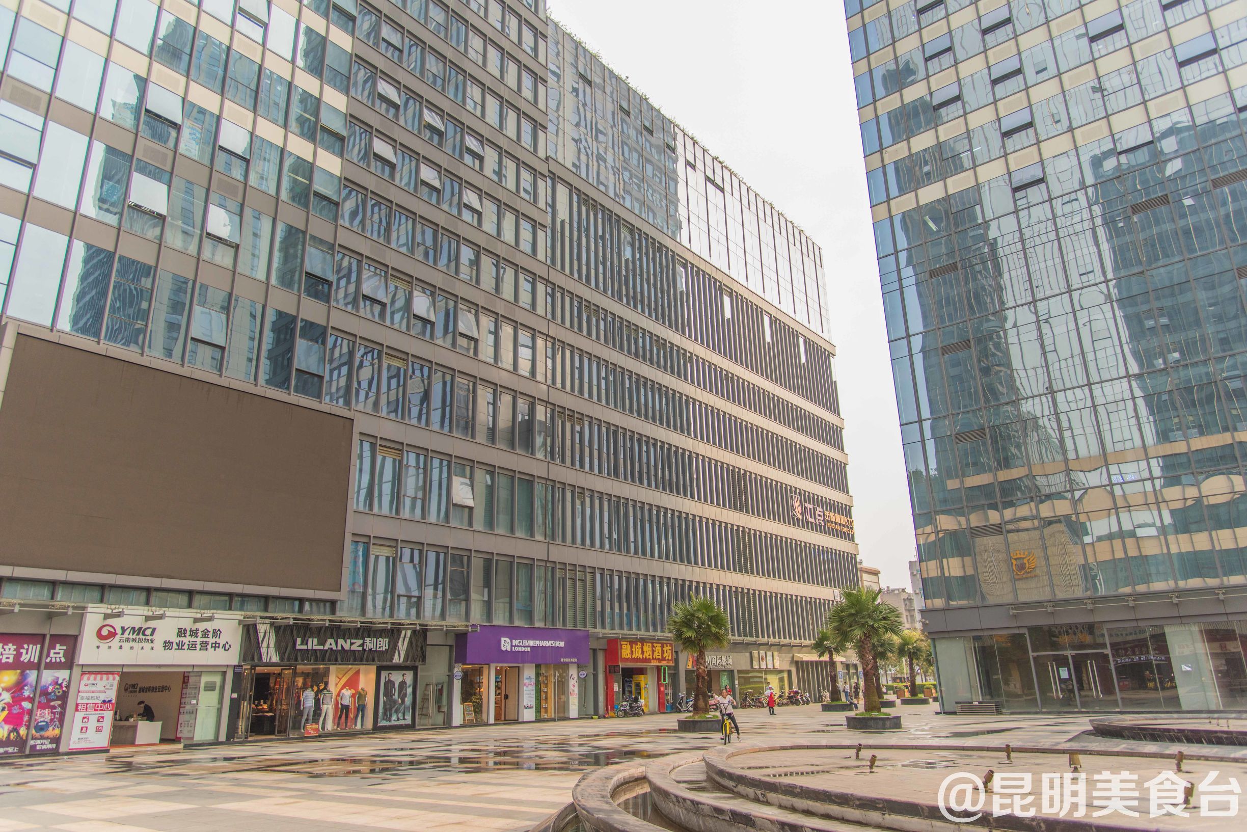 摸着良心讲，昆明关上某饭店，虾肉好吃到甩市区饭店10多条街