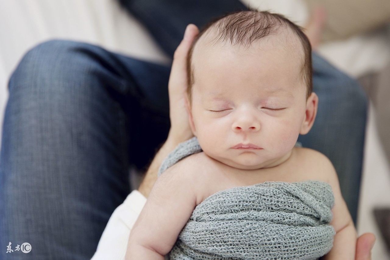 遇到宝宝吐奶怎么操作,防婴儿吐奶溢奶护理技巧