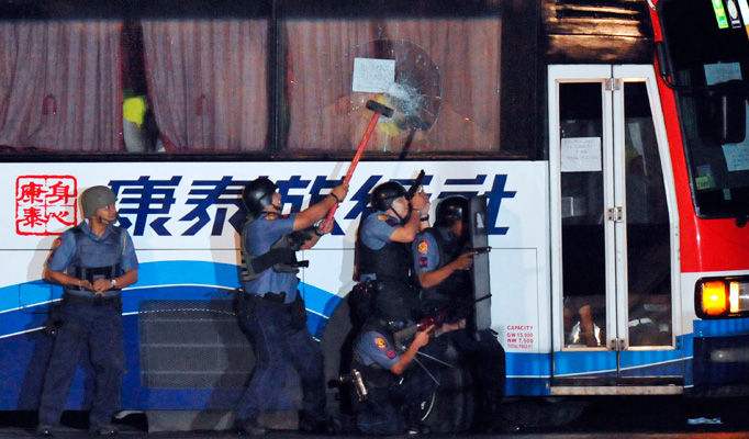 恐怖分子没肃清，难民没回家，杜特尔特就许诺士兵们免费香港游了