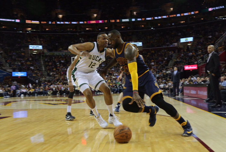 结合运球投篮技巧,篮球运球技术图解nba球星教你运球