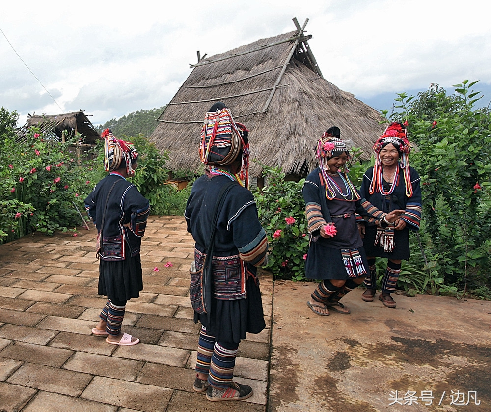 终年生活在高山密林之中的一个神秘的部族，孟连阿卡人！
