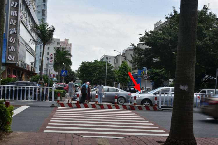 北海不礼让行人不扣分的视频,广西北海礼让行人监测点