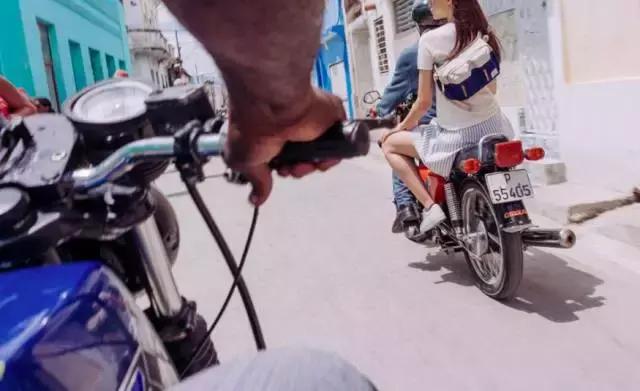 herschel双肩包灰粉,herschel双肩包带侧拉链