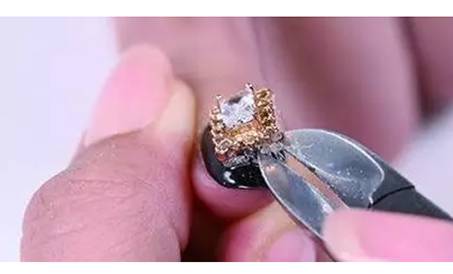 如何正确卸除美甲饰品？新手美甲师必看！