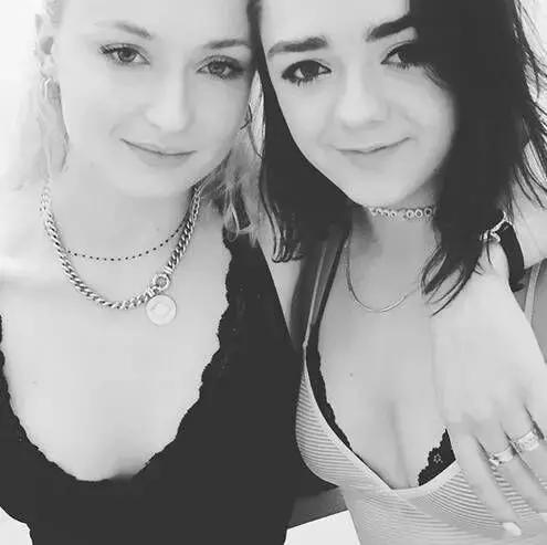 花100万买一台奔驰超跑,花100万买奢侈品