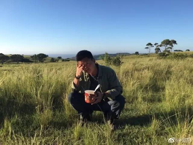 吴京鸭血粉丝汤,吴京南京吃的鸭血粉丝