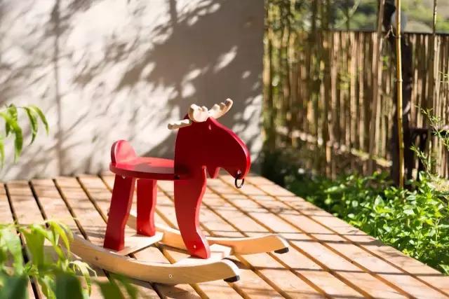 “麻麻,那是什么花?”“麻麻花呀!”