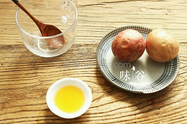 原来百香果有这么多做法,百香果超爽的吃法一整个剥下来