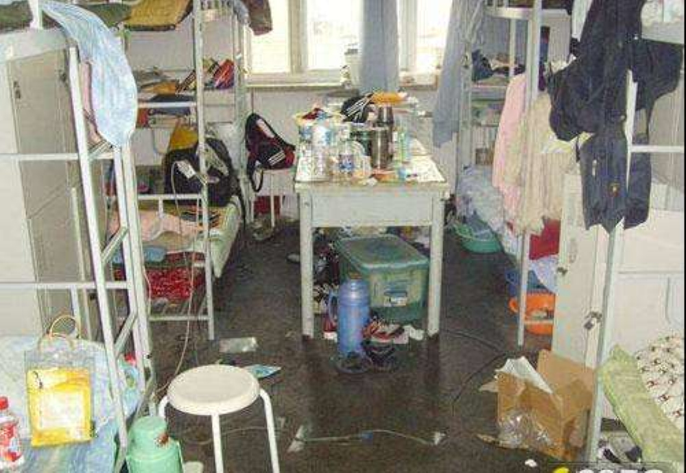 来自天南海北的“*人贱**”,拿着录取通知书在新生寝室同居四年