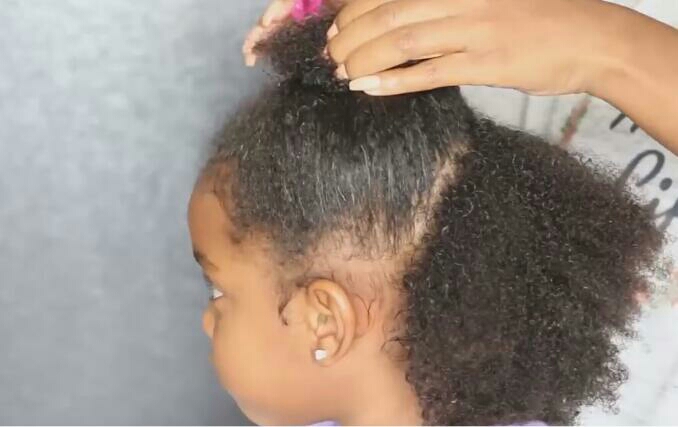 非洲8岁小女孩把头发拉直后，竟这么好看