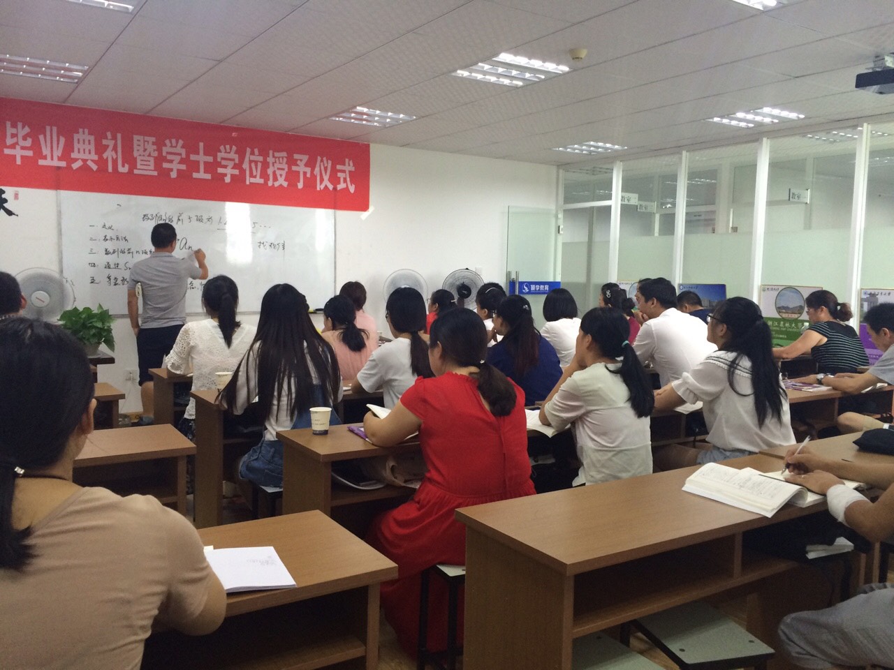 成人函授和电大文凭含金量高,电大与成考文凭哪个含金量高一些