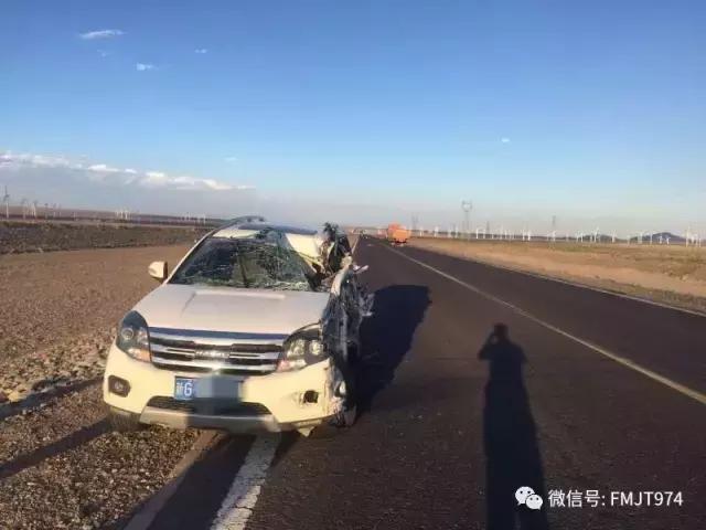 高速上两车相撞后又被一车撞了,高速撞飞两路人