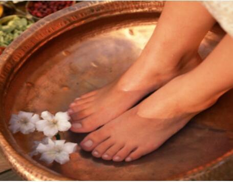 女人有脚气夏天很难受，6个对抗脚气的良心小偏方，值得收藏