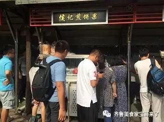 济南煎饼果子哪家好吃,小生意煎饼果子