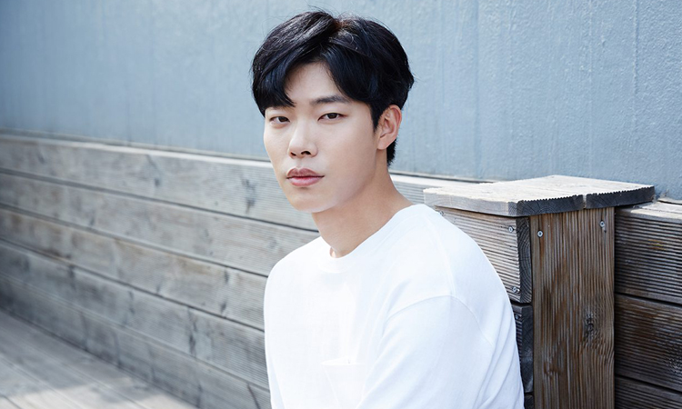 15岁男生怎么让脸变好看,男生如何让手变长变好看