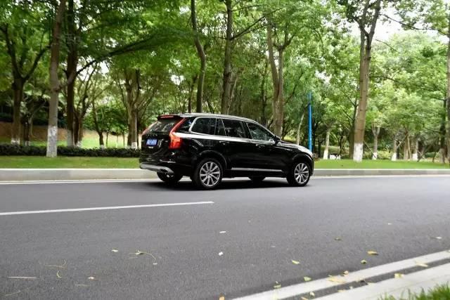 沃尔沃xc902022款试驾视频,沃尔沃xc90t8混动版2022款