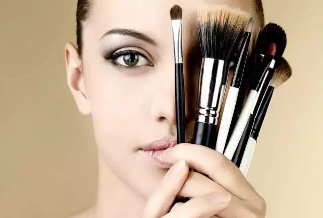 带妆情况下怎么补涂防晒呀,带妆如何正确补防晒