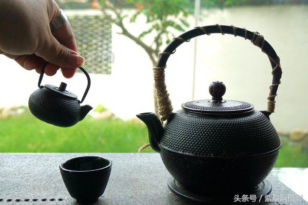 我们是谁？游客！我们做啥？木工！怎么做？打酱油！