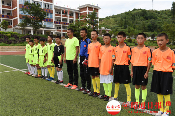 小学足球队挺进全市8强,组队打进全国总决赛
