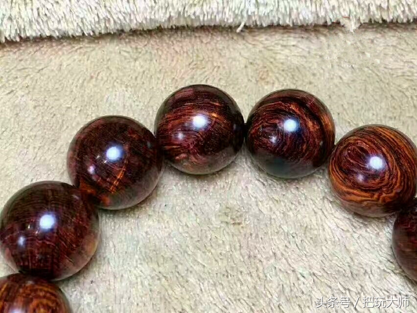 十大最不值钱的木头手串,最贵的木质文玩手串排行榜