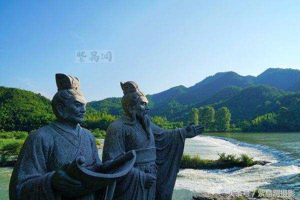 我们是谁？游客！我们做啥？木工！怎么做？打酱油！