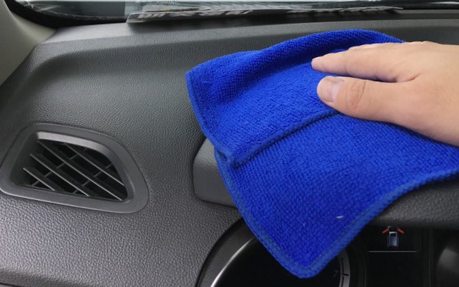 下雨天后视镜和玻璃上有水怎么办,汽车后视镜下雨天怎么除水