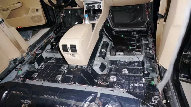 本田雅阁和大众迈腾哪个隔音好,四门隔音迈腾