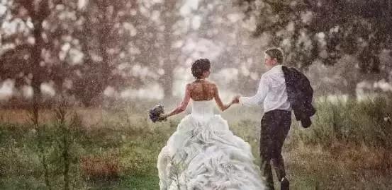 拍婚纱照感觉尴尬怎么办,拍婚纱照时尴尬动作