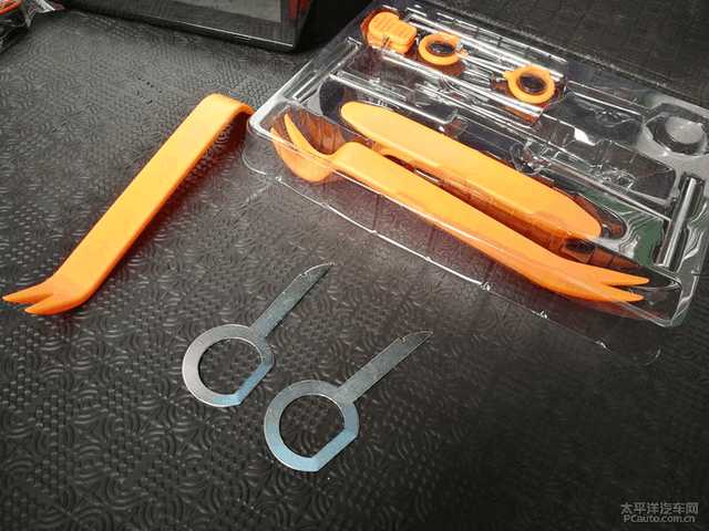 大屏导航改装手把手教你diy,道奇酷威改装大屏导航安装方法