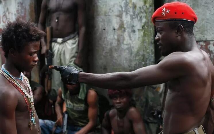 战狼2中种族仇杀，震撼心灵，再推荐几部非洲血色战争电影