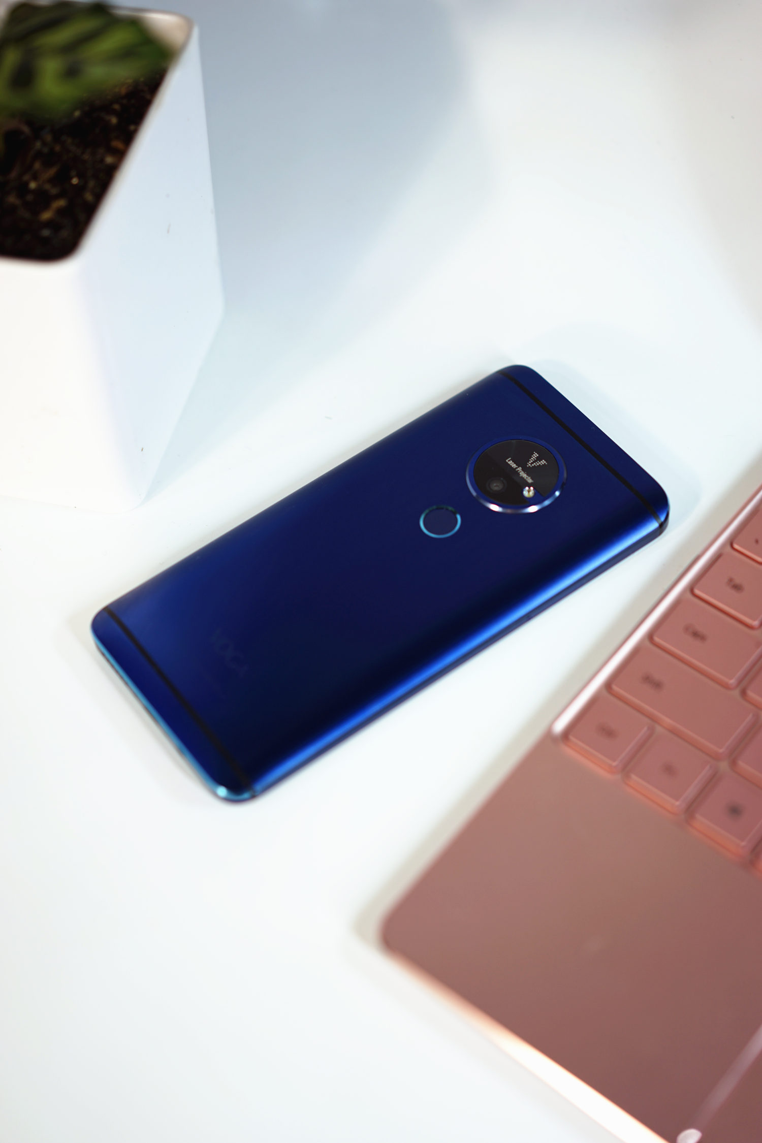 青橙vogav激光投影手机多少钱,青橙voga激光投影手机换电池