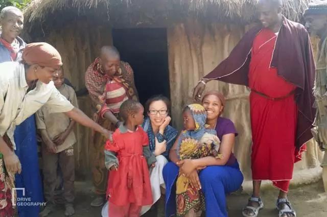 她单枪匹马从杭州出发,开着开着到了非洲腹地