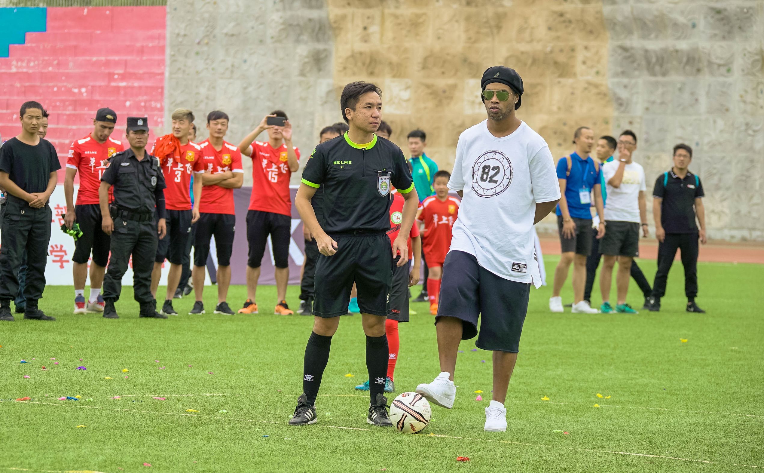 国际球星罗纳尔迪尼奥出席中国包头市足球节助力包头足球腾飞