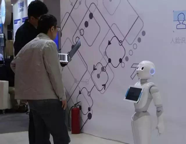 能画画的智能机器人,会钓鱼的机器人