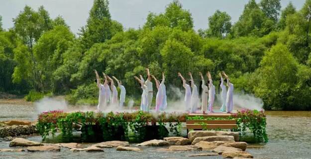 练一节瑜伽课吧让身心放松一下,瑜伽在家练和在瑜伽馆推荐