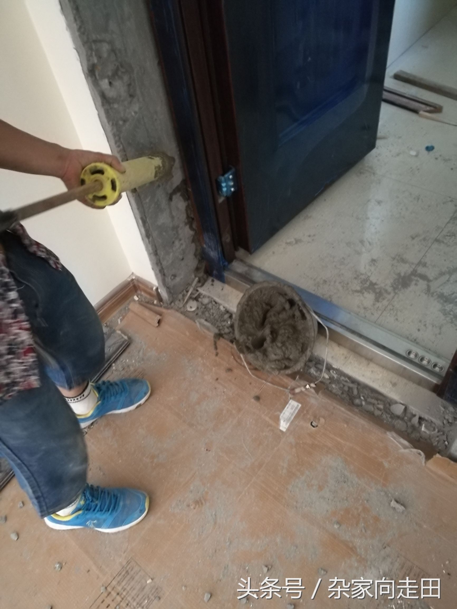 防盗门外开改内开演示图,入户防盗门内开好还是外开好