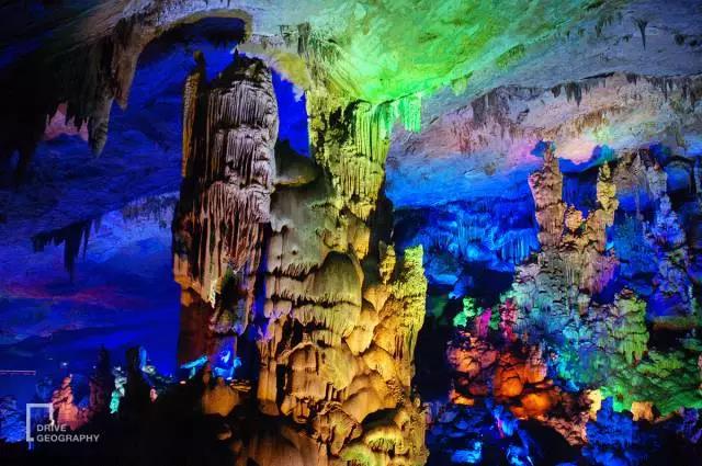 她单枪匹马从杭州出发,开着开着到了非洲腹地