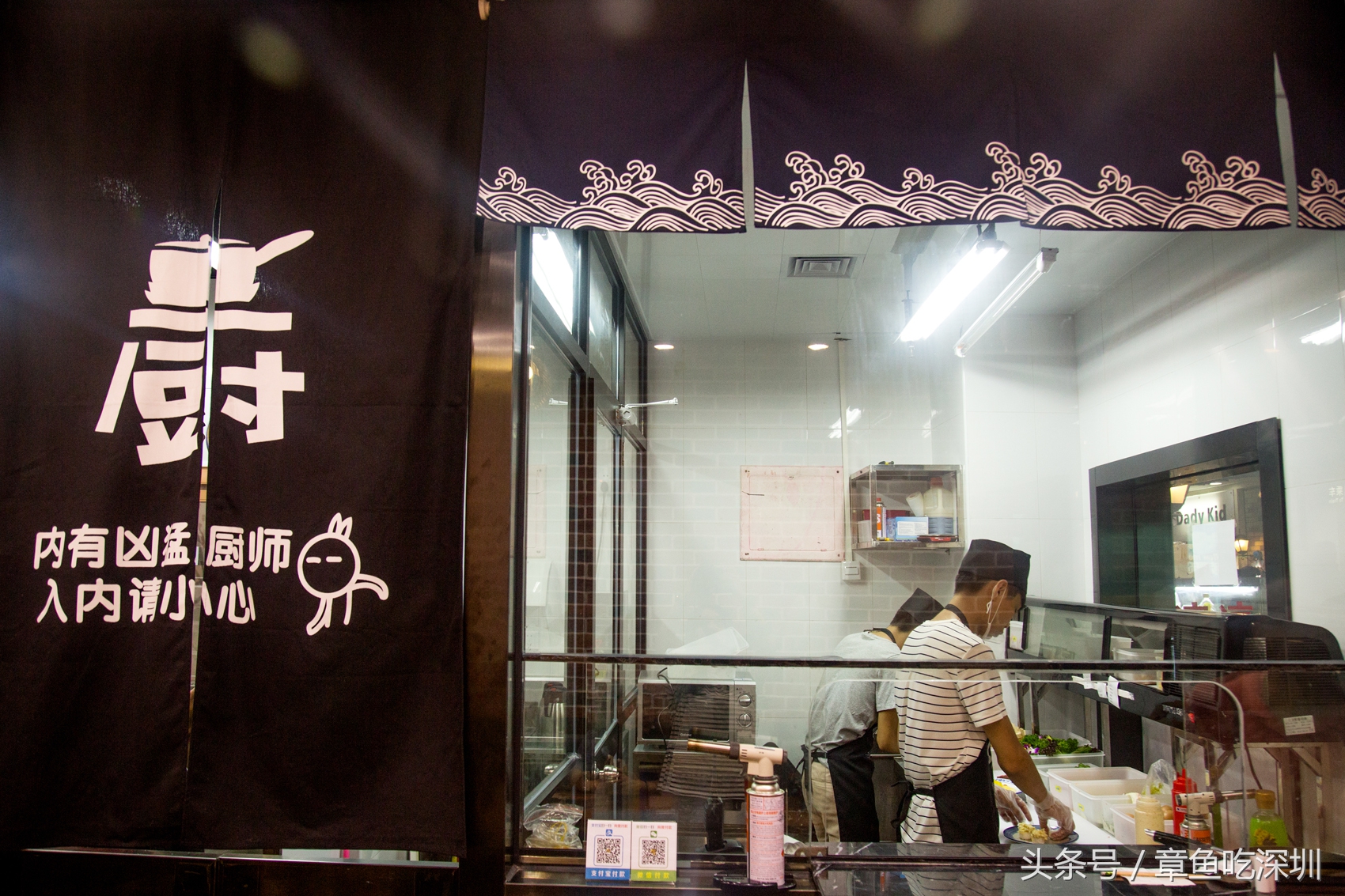 日式蟹肉刺身盖饭,300元一碗的日本刺身盖饭