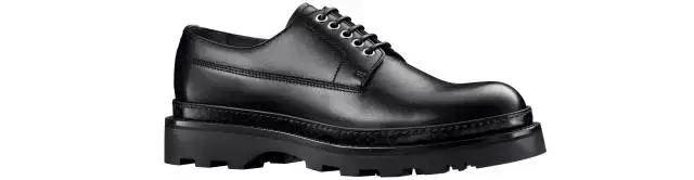 你在单车上看风景，别人却都在笑话你