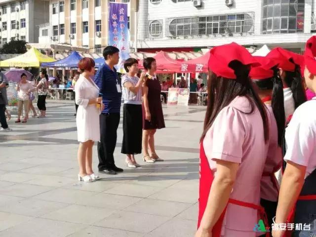 金秋招聘会活动现场,今年的秋季招聘会时间