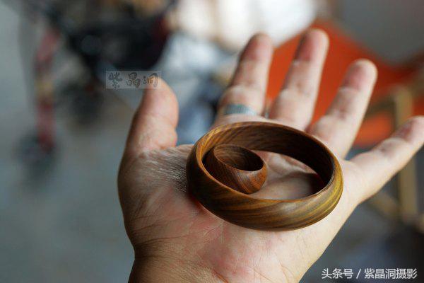 我们是谁？游客！我们做啥？木工！怎么做？打酱油！