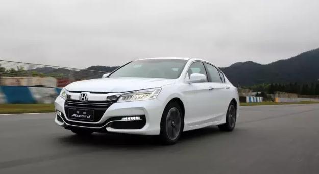 本田雅阁燃油版试驾测评,本田雅阁试驾全面解析