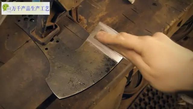 牛人用废旧锯片diy斧头,用锯片做的小斧头