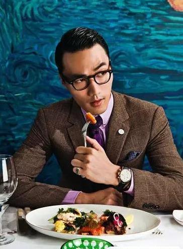 什么配饰提高社交能量,社交礼仪女生配饰装扮