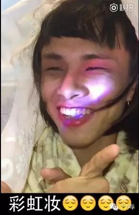 靠一只马克笔化妆为人间*物尤**！深扒网红艾克里里和他的娇喘助理！