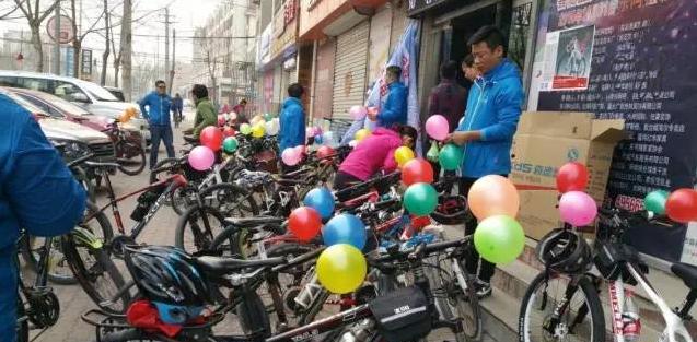 东阿小伙结婚,淮南小伙骑自行车接亲